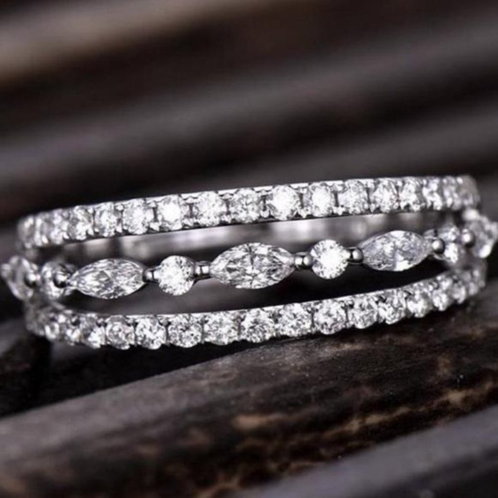 NEW 4.1 CT STERLING SILVER DIAMOND HALO RING, CUTE RING, SHINY RING. - Picture 2 of 4